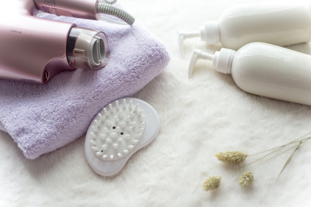 ドライヤーやタオルなどヘアケアグッズ