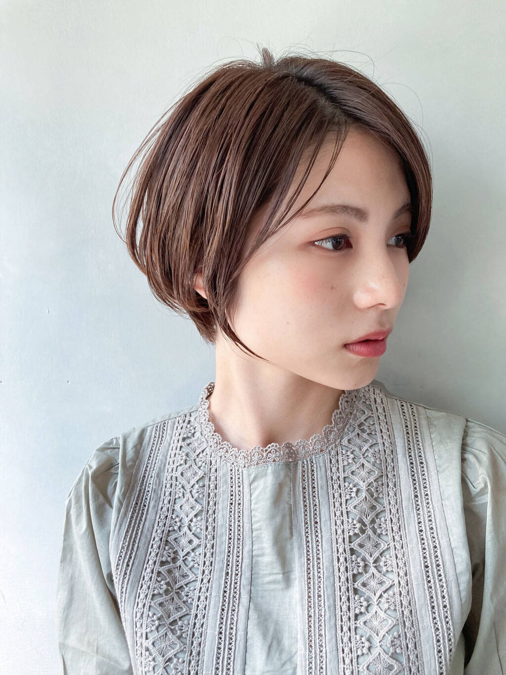 「誰でも簡単!「のっぺり顔」から小顔美人になれるメイク術を徹底解説!一重さんのコツも必見」の画像(#274328)