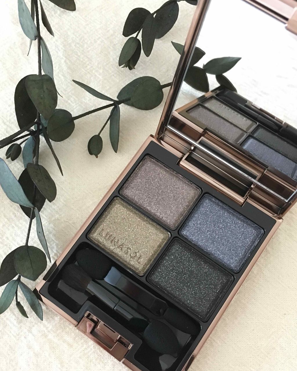 「ちょっと自分に贅沢を。大人可愛い目元を作れるデパコスアイシャドウパレット」の画像(#27853)