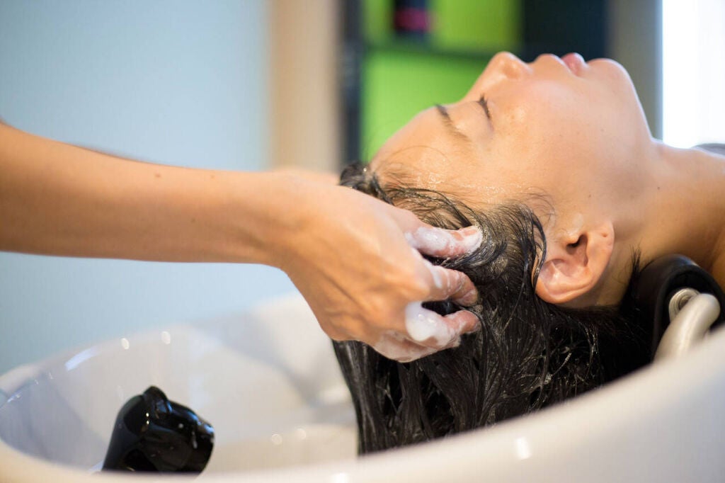 「シャンプーは毎日しないほうがいい?≪毎日or2日一回≫適切な回数を紹介!抜け毛・フケが気になる人も必見」の画像(#286324)