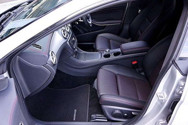 【服・マスク・カーペット】ファンデーション汚れの落とし方17選|時間がたった汚れもあきらめないでの画像