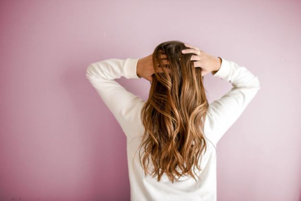 髪の毛を洗う頻度はどのくらいがベスト？≪ヘアスタイル・髪質別≫シャンプーの回数を紹介の画像