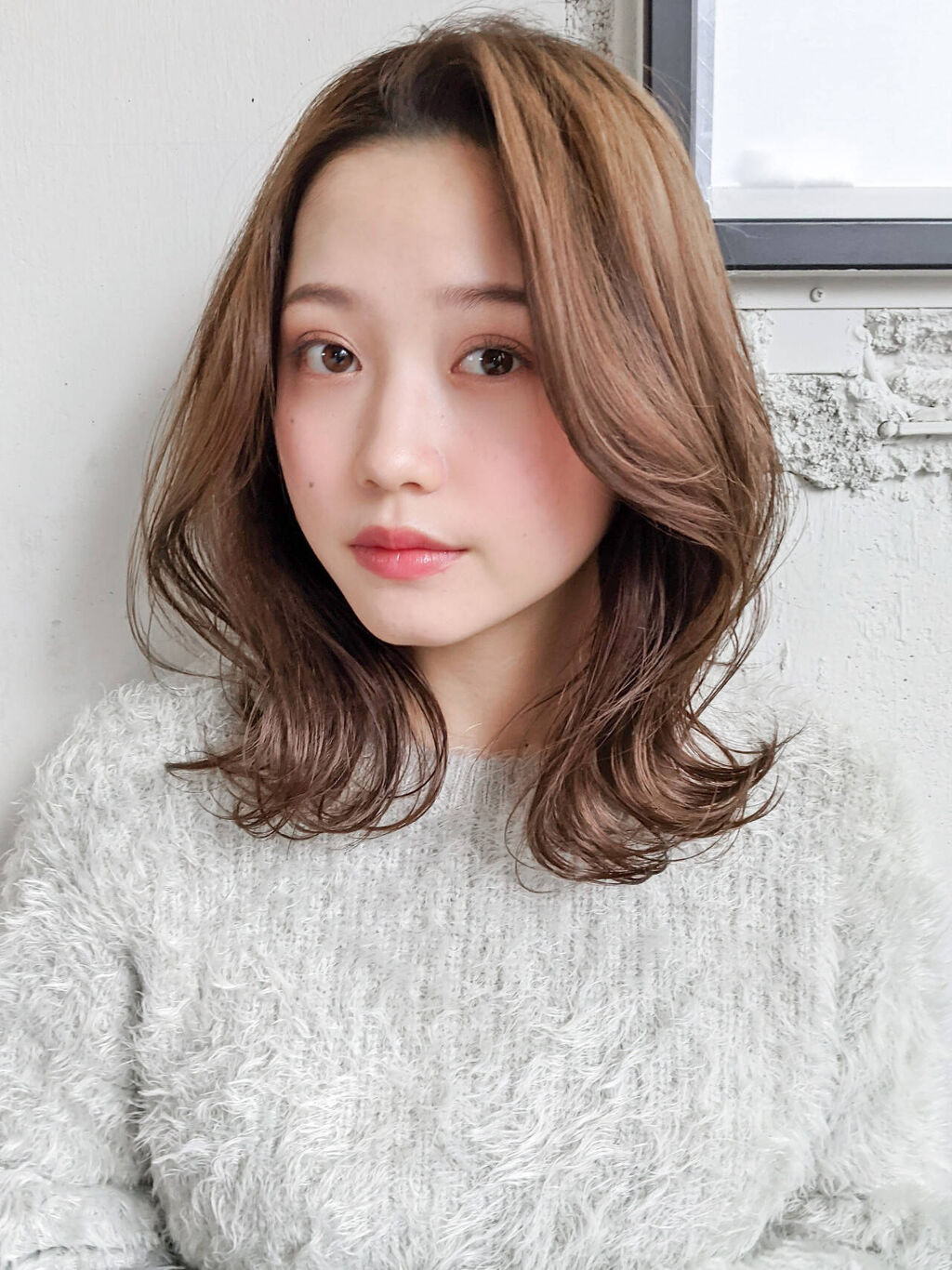 「似合うが見つかる♡アイシャドウの色の選び方&組み合わせ【肌色×目の形別】塗り方も紹介」の画像(#292418)