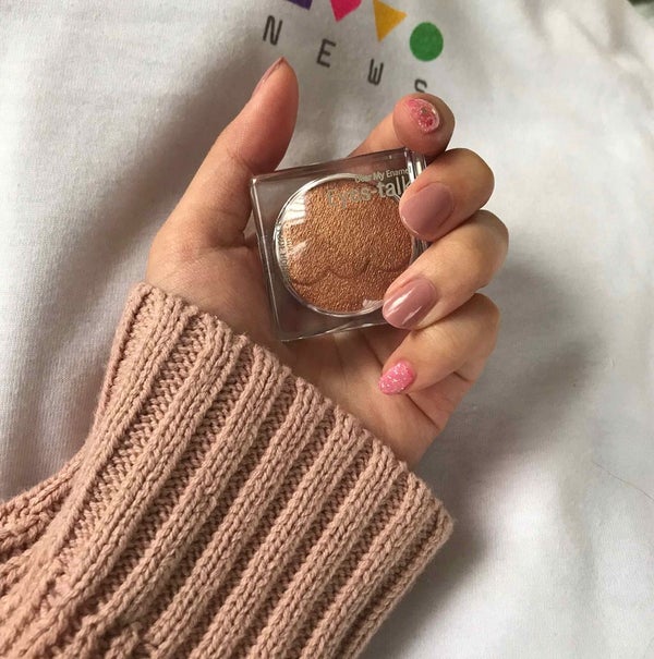 「〈UNDER¥1,000〉一色で秋っぽさアップ!気軽に買えるプチプラシングルシャドウ♡」の画像(#29395)