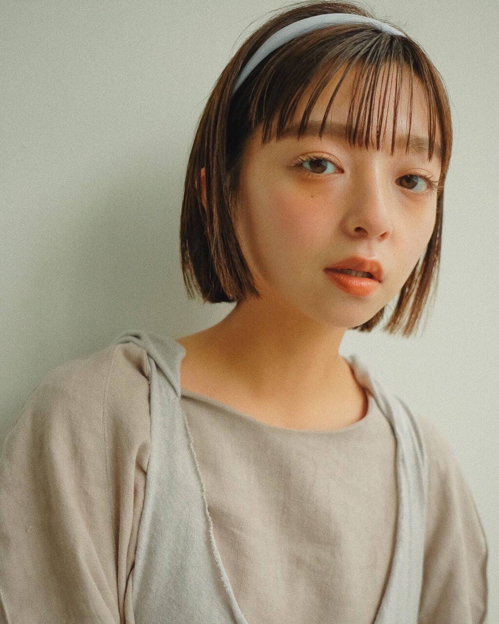 タッセルカットの女性