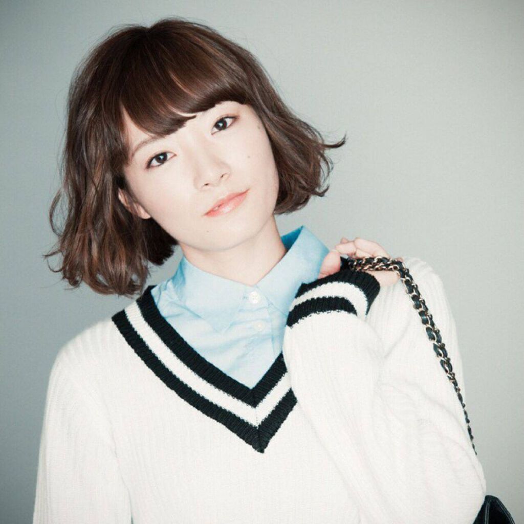 前髪があり、ふんわりとしたタンバルモリの女性