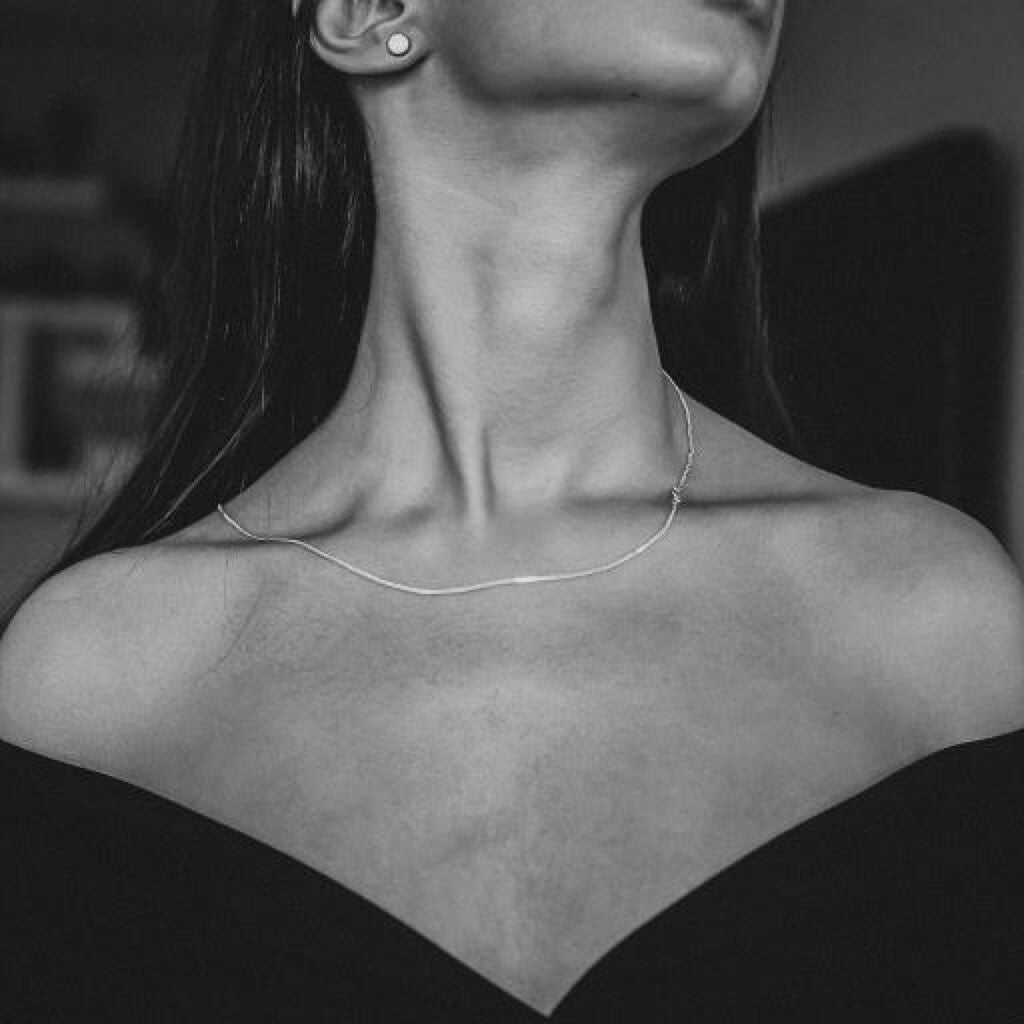 きれいな鎖骨でモテ感アップ!鎖骨が目立たない原因から作り方まで【徹底解説】の画像