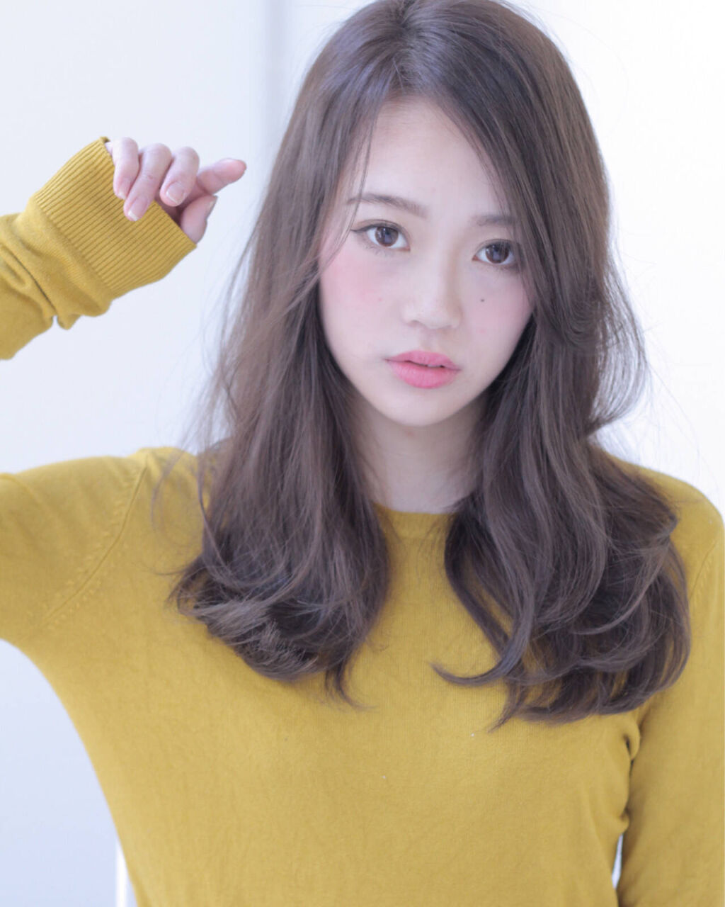 「ブルべ夏におすすめなミルクティー系の髪色12選｜ピンク・グレージュ・ブリーチなし等」の画像（#300308）