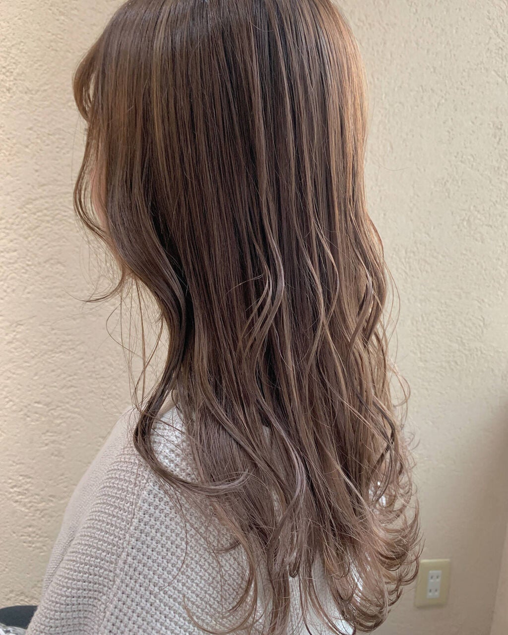 「ブルべ夏におすすめなミルクティー系の髪色12選|ピンク・グレージュ・ブリーチなし等」の画像(#300359)