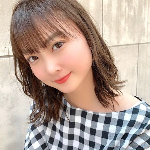 ミディアムヘアの女性