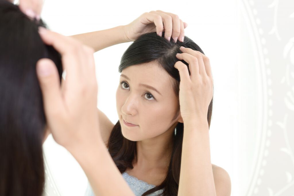 シャンプーを使わない《湯シャン》の効果やメリット!臭いや汚れ落ちは大丈夫?の画像