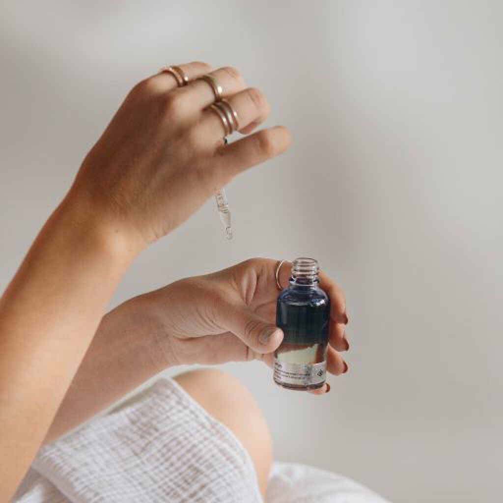 化粧水を使わないスキンケアをご紹介!お肌の老化やニキビを防ぐ方法、使わない方がいい人の特徴もの画像