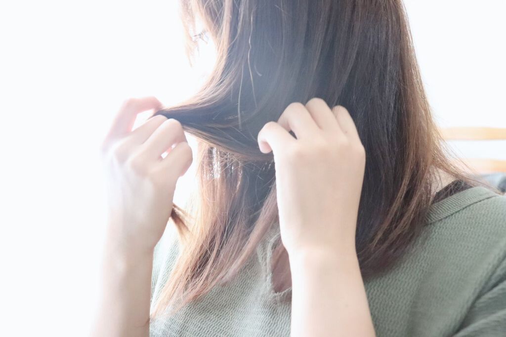 ヘアアイロンの温度調節は何度がベスト？髪を傷めにくい使い方【メンズも】人気のおすすめアイロンを紹介！の画像