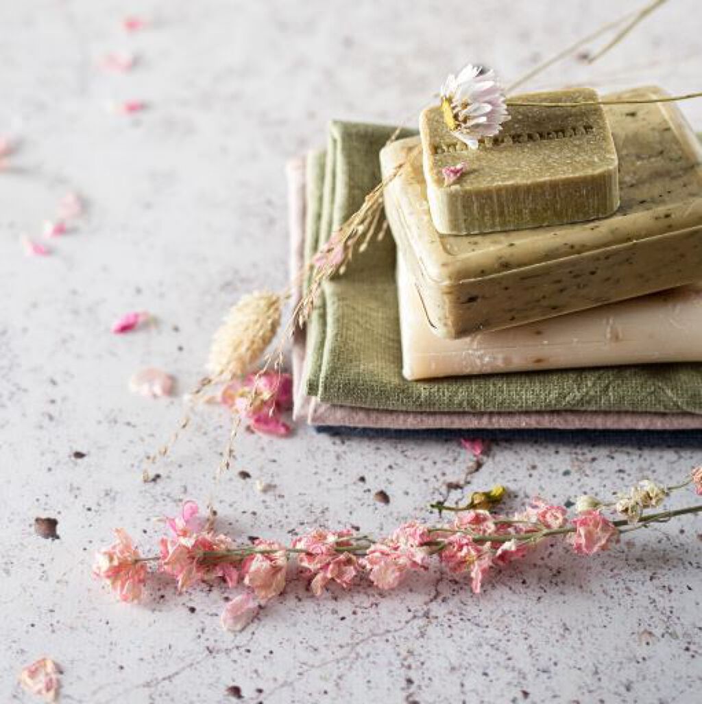 ボディソープを使わない芸能人が多い?気になる体臭対策や入浴法・おすすめ入浴アイテムまで徹底紹介!の画像