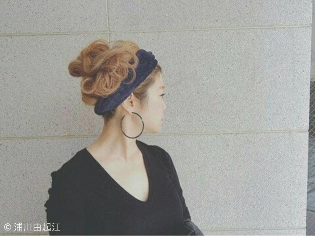 アップスタイルの女性