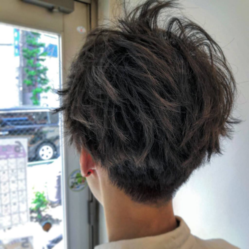立体感のあるヘアの男性