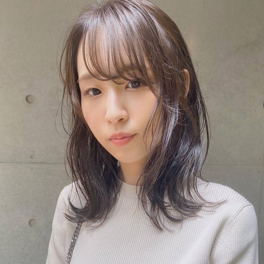 「【2022年暗髪人気ヘアスタイル】透明感UP&色落ちしにくい≪ハイライト・インナーカラー・グレージュ≫」の画像(#314940)