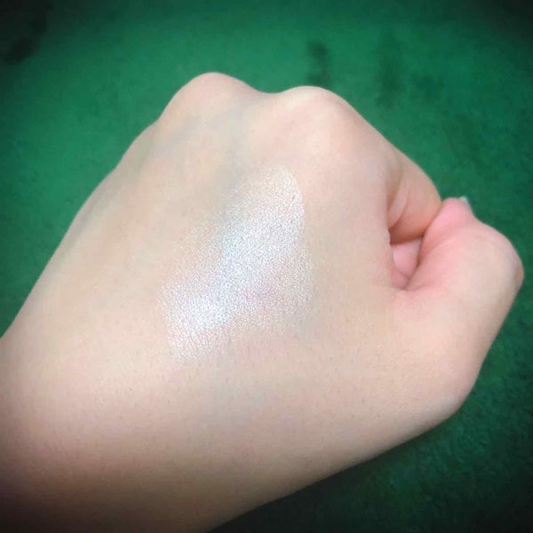 「サッと一塗りで立体感をゲット♡人気のハイライトスティック5選」の画像(#31732)