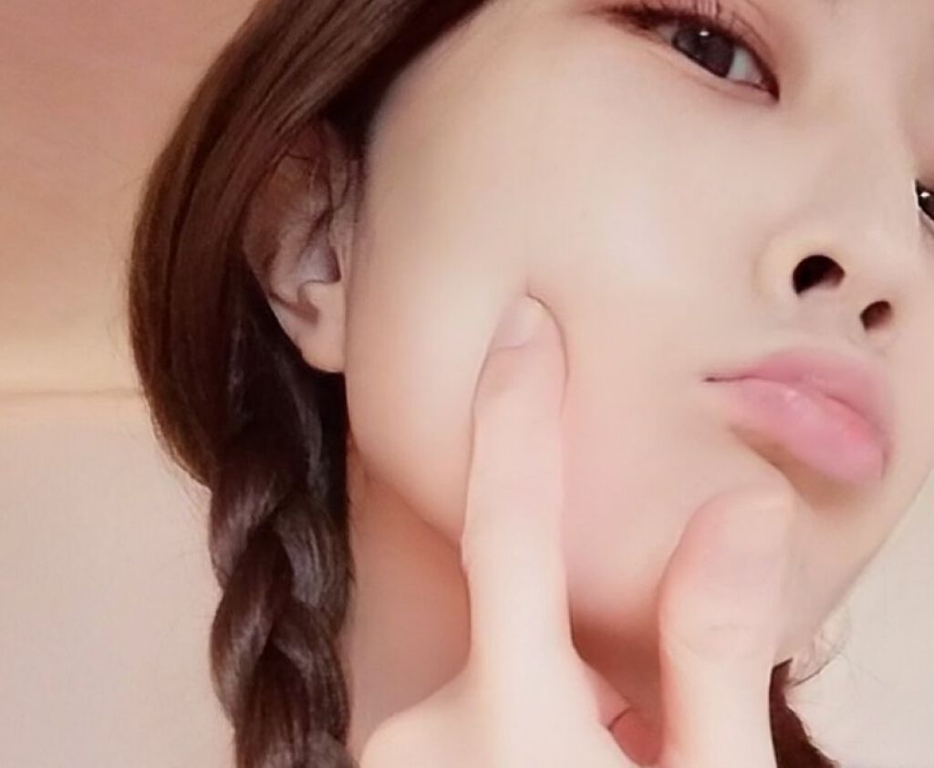 ワセリンを顔に塗っても大丈夫?効果や正しい使い方・ニキビや毛穴への注意点も解説の画像