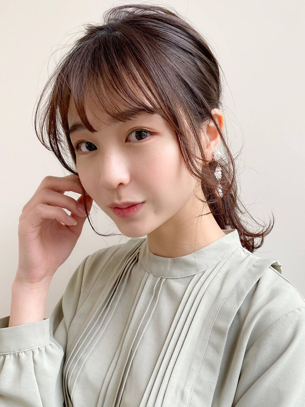 「おばさんにならない一つ結びアレンジ20選【前髪あり・なし】40代・中学高校生におすすめのやり方」の画像(#319336)