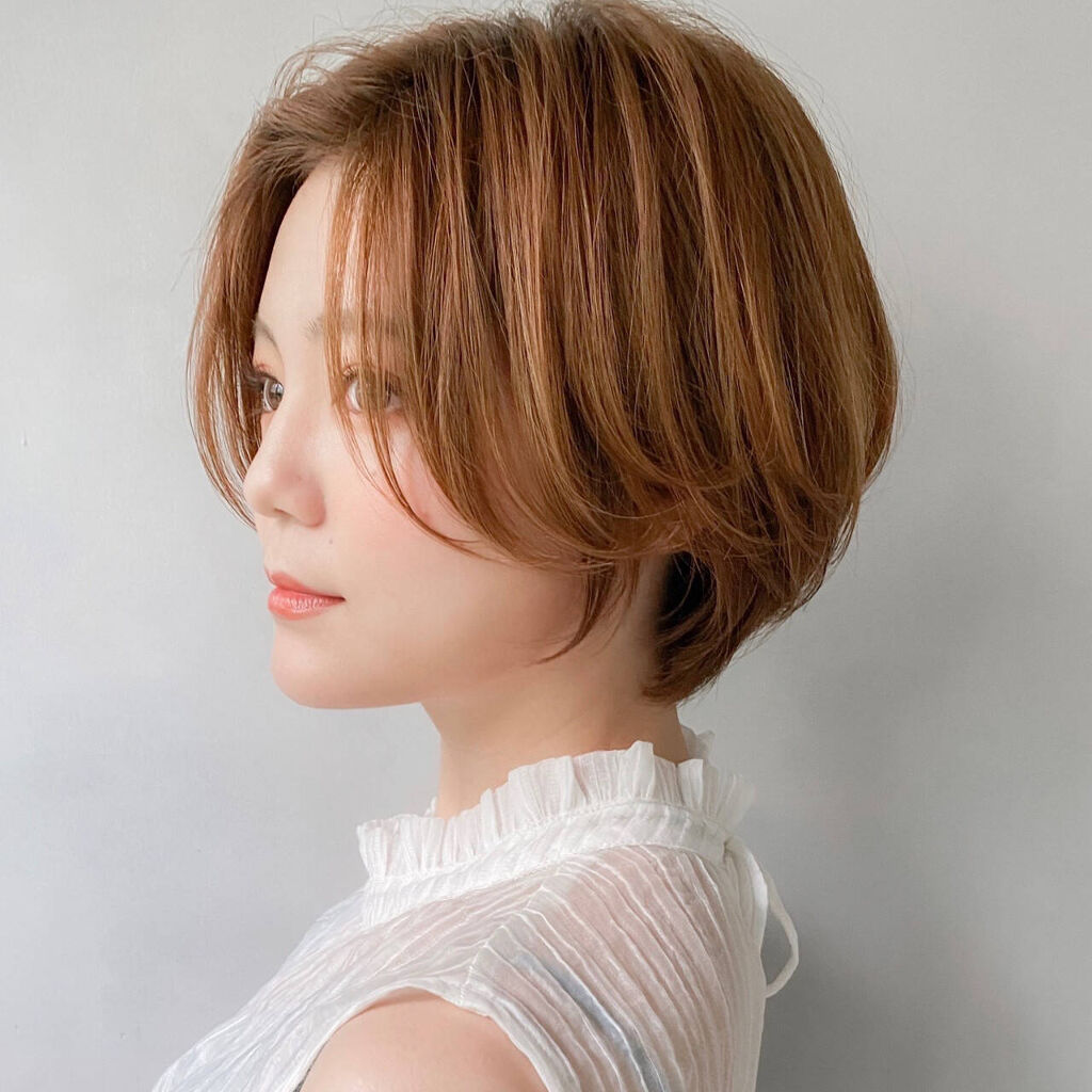 ショートヘアの女性