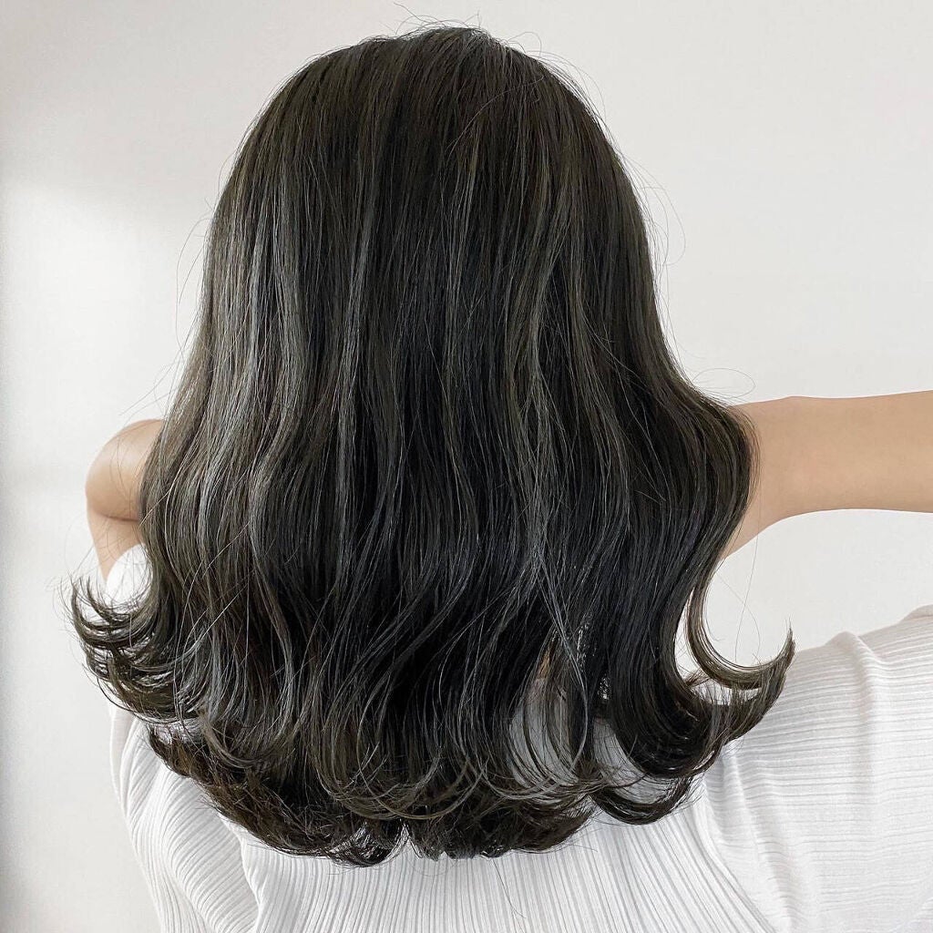 「白髪用ヘアマニキュアのおすすめ人気6選≪セルフ染めのコツ・綺麗に染まらない原因・美容院での価格は?≫」の画像(#321975)