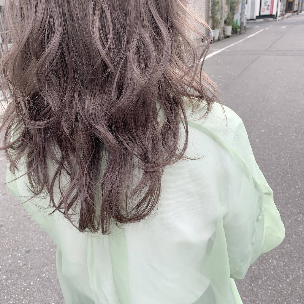 白髪用ヘアマニキュアのおすすめ人気6選 セルフ染めのコツ 綺麗に染まらない原因 美容院での価格は Lips