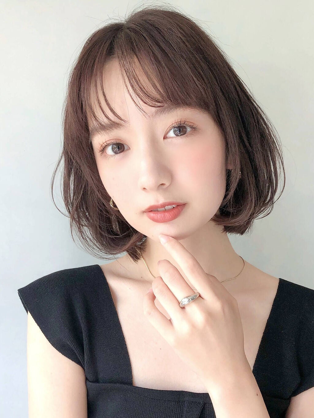 「【ダブルバング】は前髪あり・なしどちらも叶う2way前髪!切り方やオーダーの仕方って?」の画像(#322234)