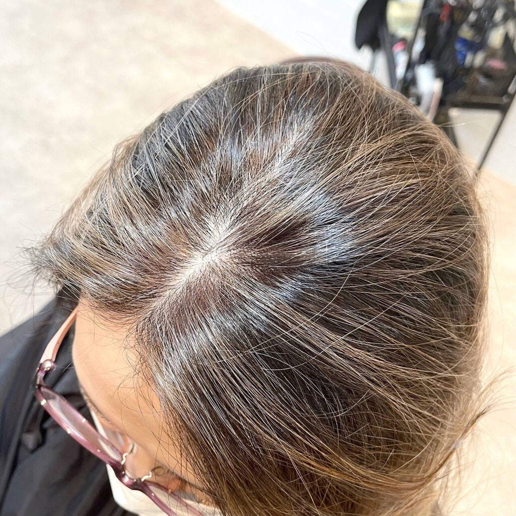 「【20~60代】白髪染めの頻度は?美容院の白髪染めが2週間で落ちる原因や頻度を減らす方法もご紹介」の画像(#323087)