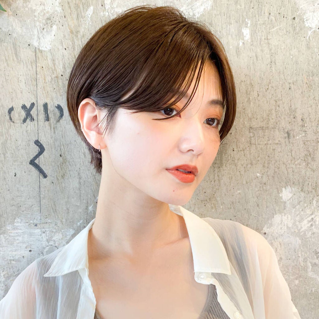 「顔がでかい…と悩む方必見!コンプレックスをカバーする髪型・メイク・小顔テク紹介」の画像(#323491)