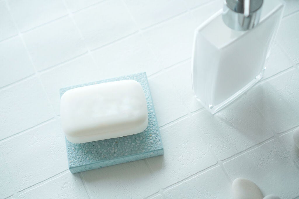 【2021年】ロールオン香水のおすすめ人気ランキングTOP18≪金木犀・プチプラ・メンズ≫付け方も解説の画像