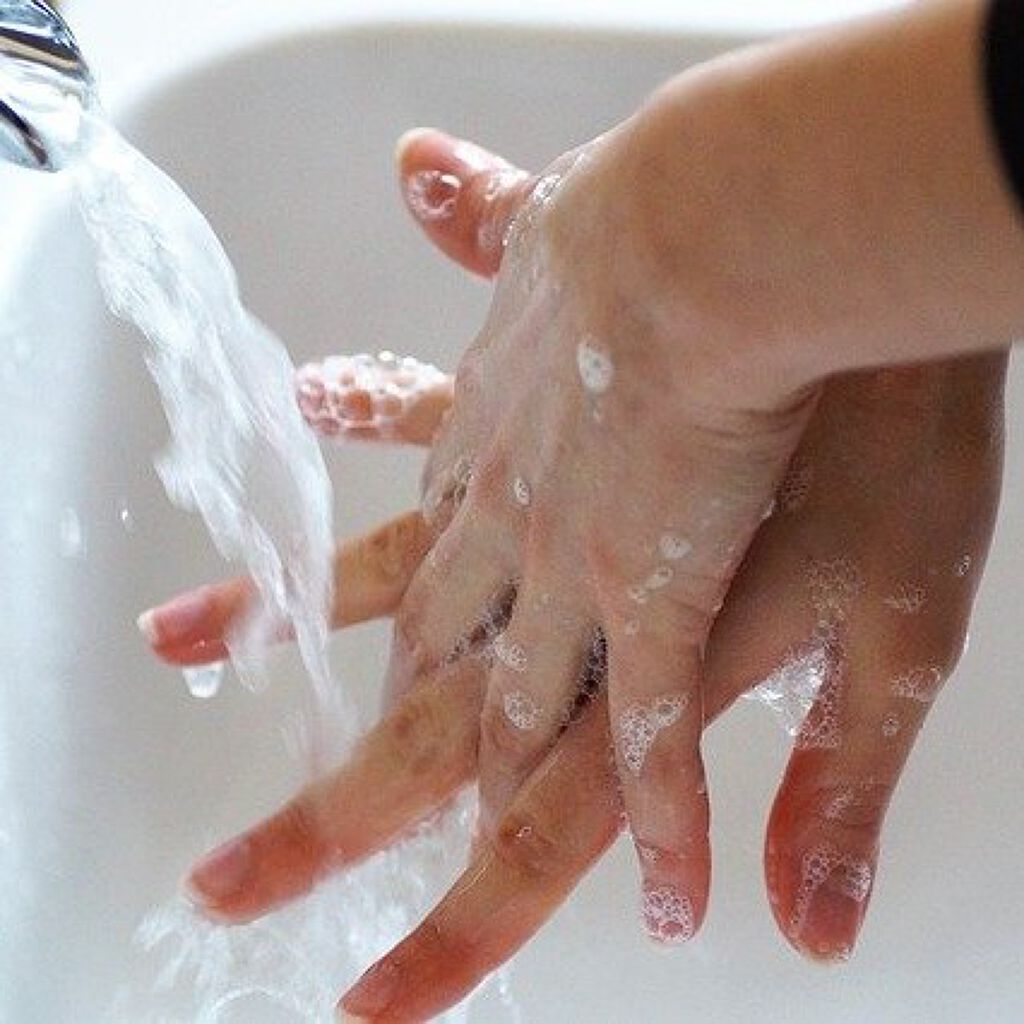 デコルテとは体のどこ?デコルテラインのセルフマッサージ方法からお手入れにぴったりの化粧品まで【徹底紹介】の画像