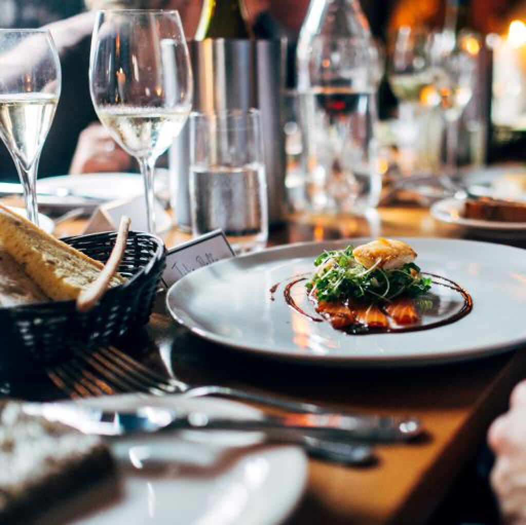 デコルテとは体のどこ?デコルテラインのセルフマッサージ方法からお手入れにぴったりの化粧品まで【徹底紹介】の画像