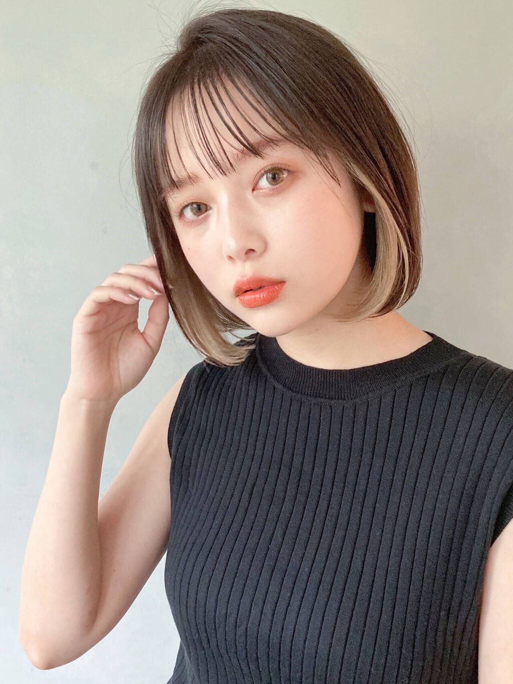 「ヘアアイロンでストレートにするやり方!ストレートにならないときのコツも紹介」の画像(#325476)