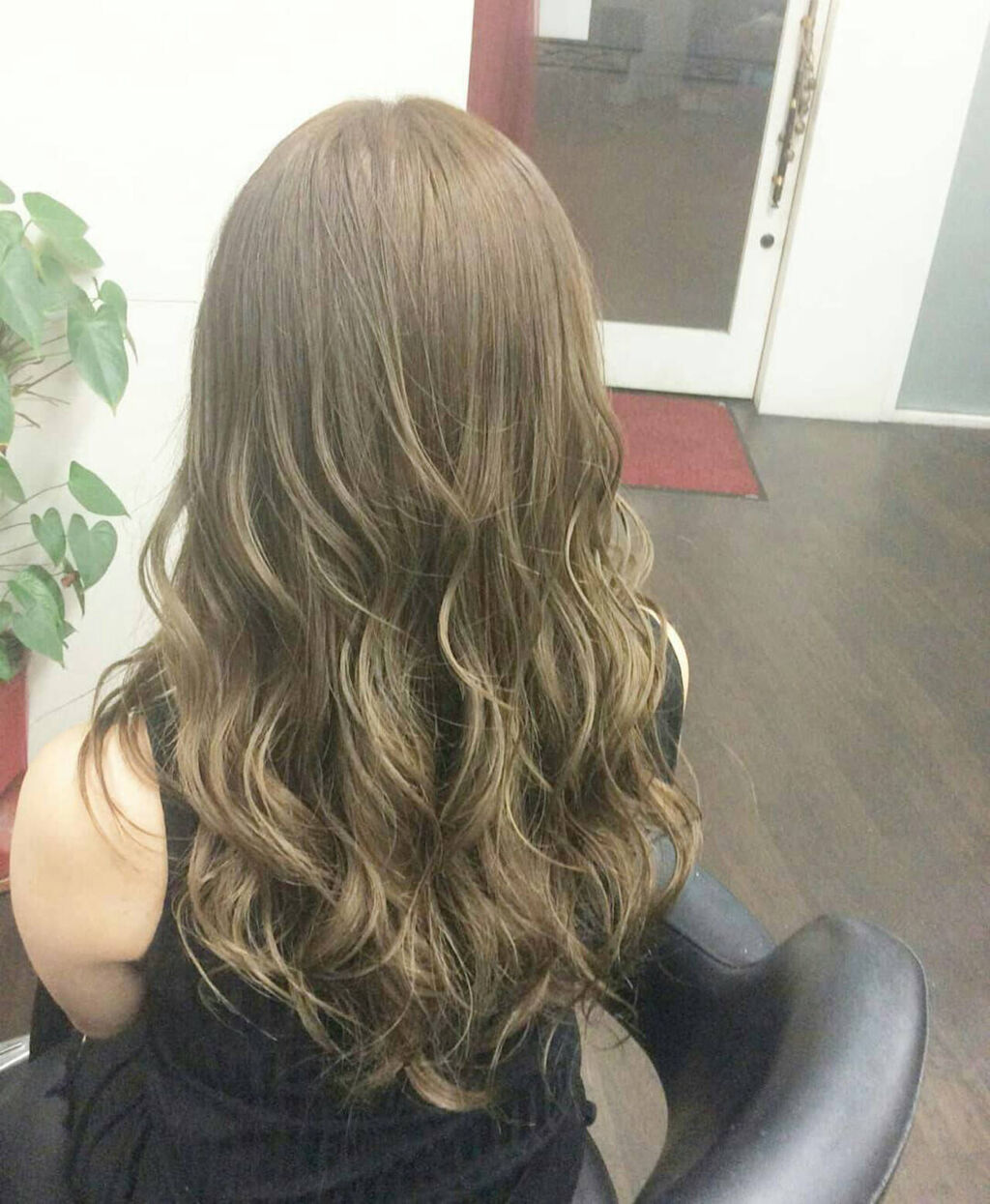 巻き髪ロングヘア