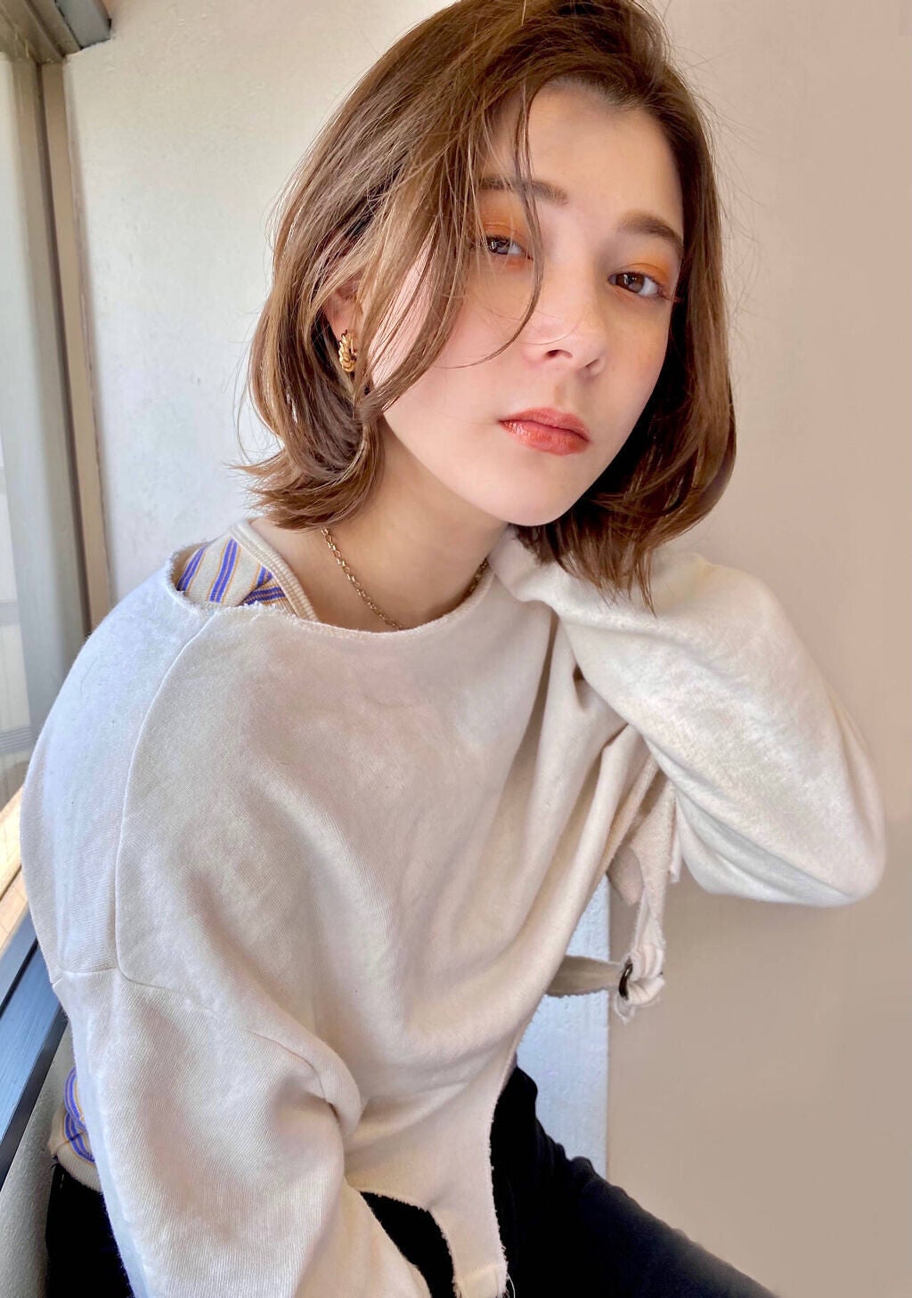 「イエベ秋におすすめの人気アイシャドウ|プチプラデパコスや韓国!似合う色や発色しないときの塗り方も」の画像(#326394)