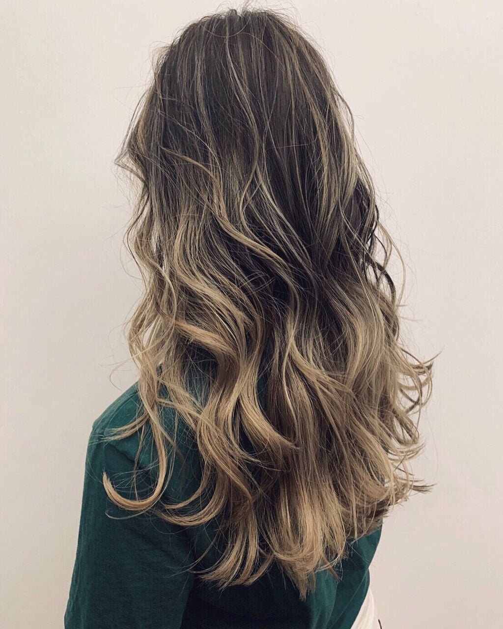 「バレイヤージュとは?美容院でのやり方や失敗例・おすすめヘアカラーを紹介!長さ別の髪型も」の画像(#327866)