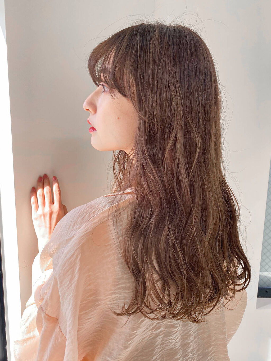 ロングヘアーの女性の横顔