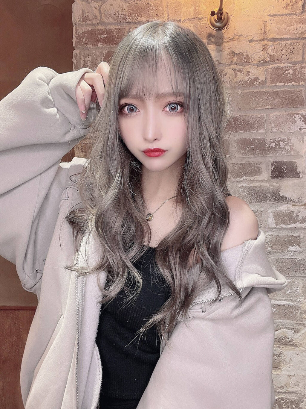 「【2021】韓国アイドルみたい!おしゃれな髪色特集【ピンク・黒・グレー・青】」の画像(#329124)
