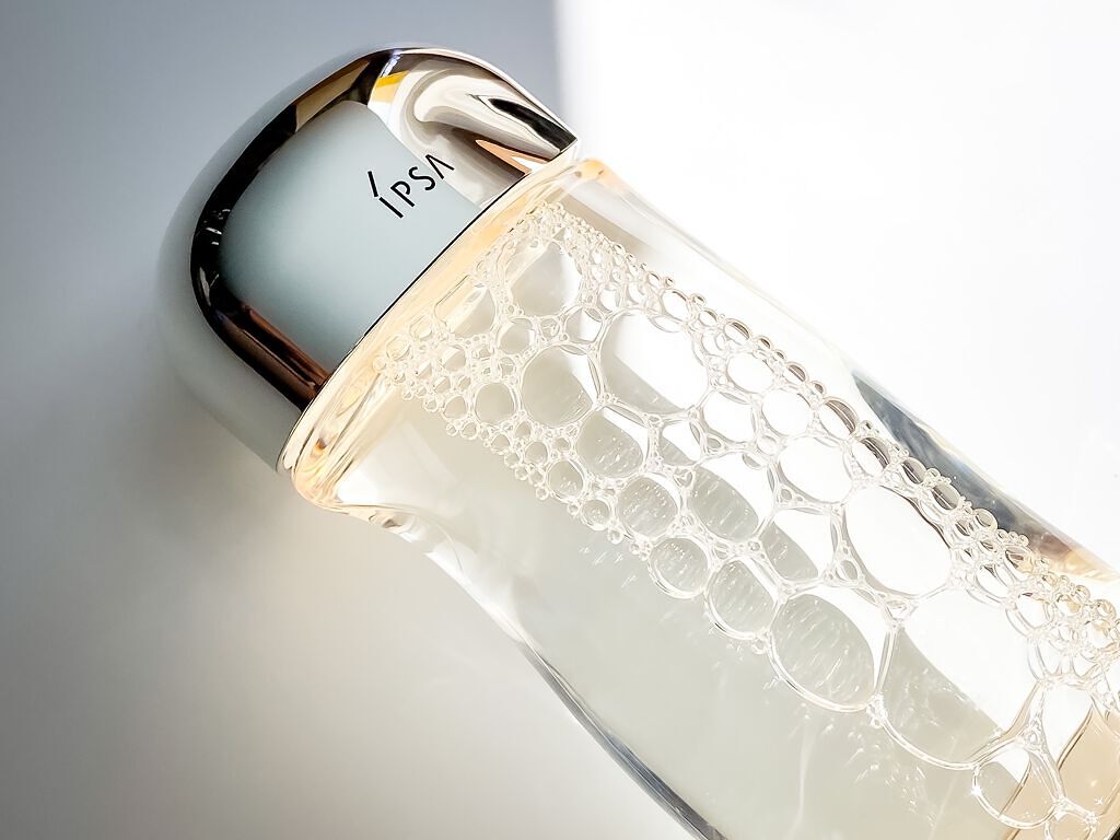 「美容液とは?化粧水や乳液とのちがいと効果的な使い方」の画像(#329875)