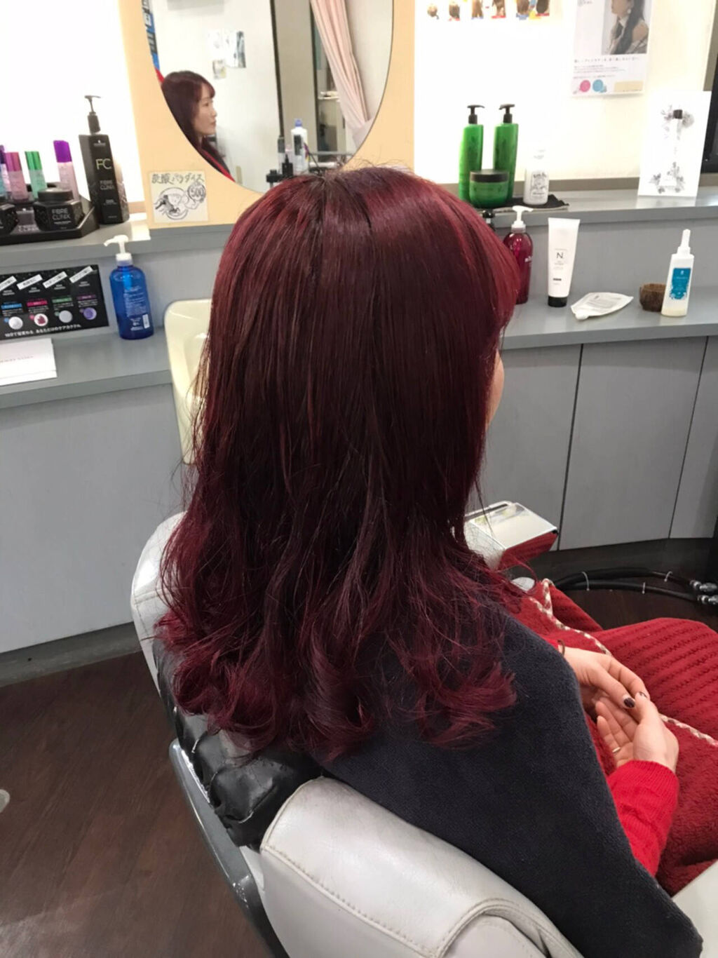 ヘアカラーの種類の名前を覚えよう イルミナカラーや市販ヘアカラー剤の色の種類もカタログ付きでご紹介 Lips