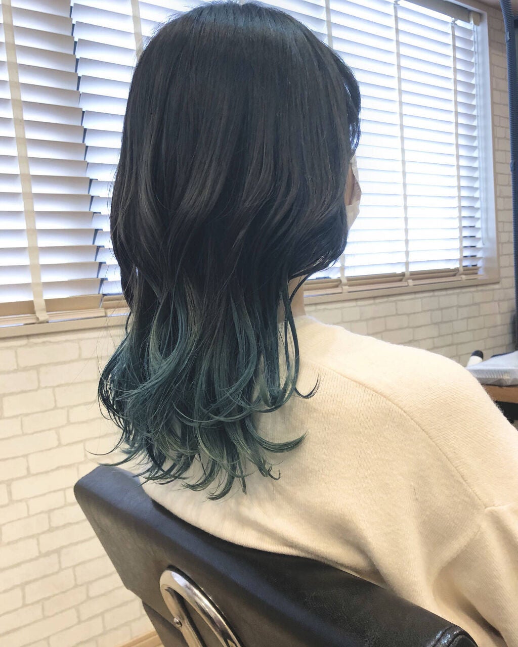 「ヘアカラーの種類の名前を覚えよう!イルミナカラーや市販ヘアカラー剤の色の種類もカタログ付きでご紹介」の画像(#333220)