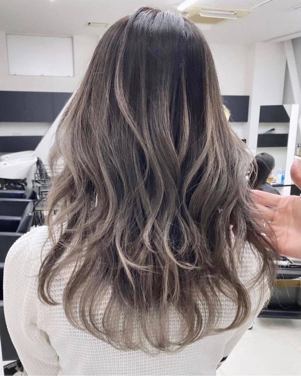 「ヘアカラーの種類の名前を覚えよう!イルミナカラーや市販ヘアカラー剤の色の種類もカタログ付きでご紹介」の画像(#333419)