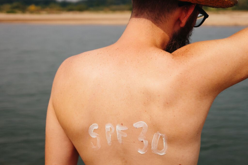 メンズ日焼け止めおすすめ10選|ニキビや敏感肌向けなど選び方も解説の画像
