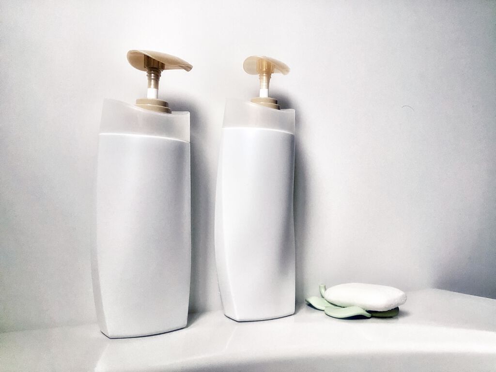 【保存版】髪がぺたんこになる原因&直す方法!おすすめシャンプーや改善策はコレだ◎の画像