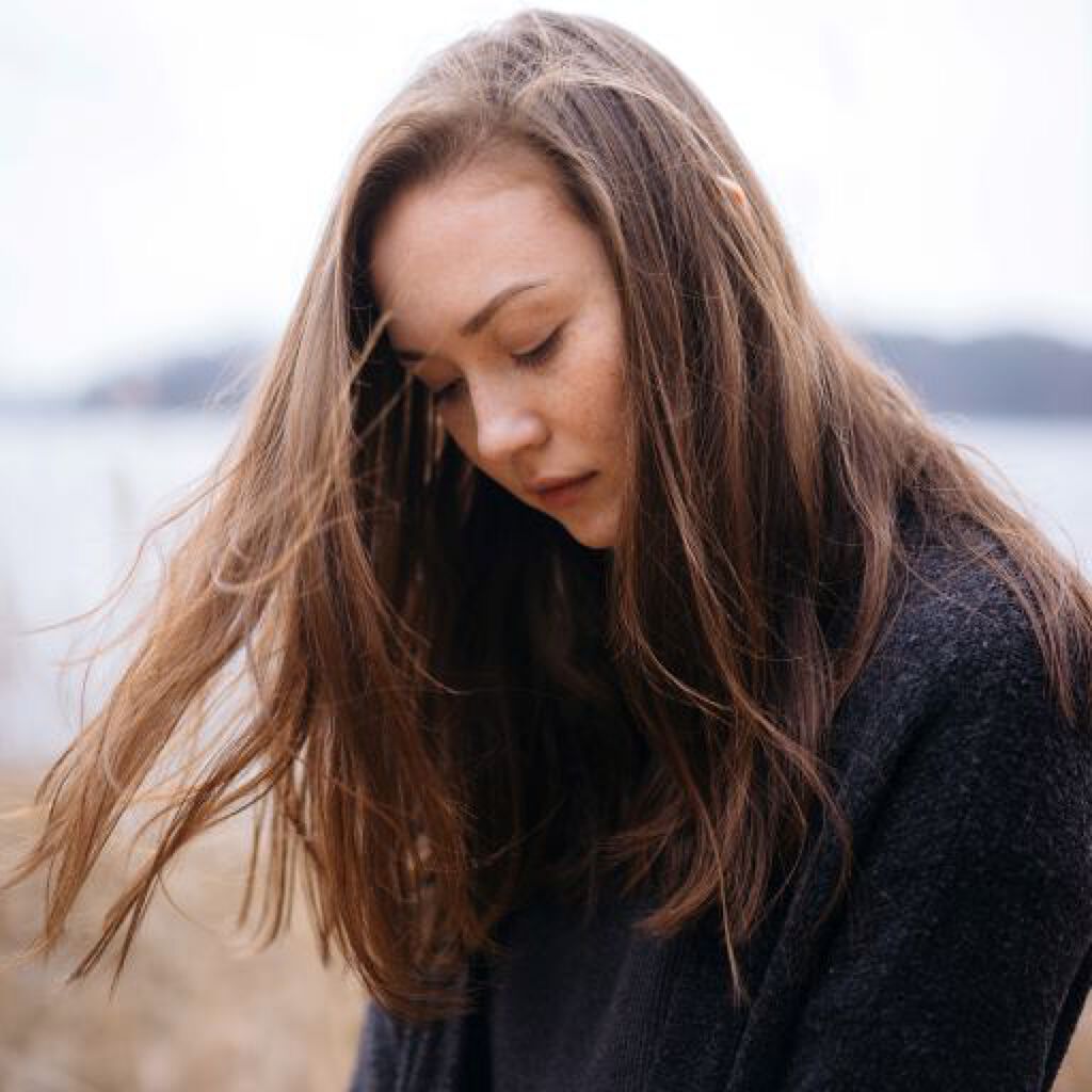 オーガニックハーブカラーとは?【色見本】6選|黒染め&白髪染めにも使えるか、色落ち後の髪色もご紹介の画像