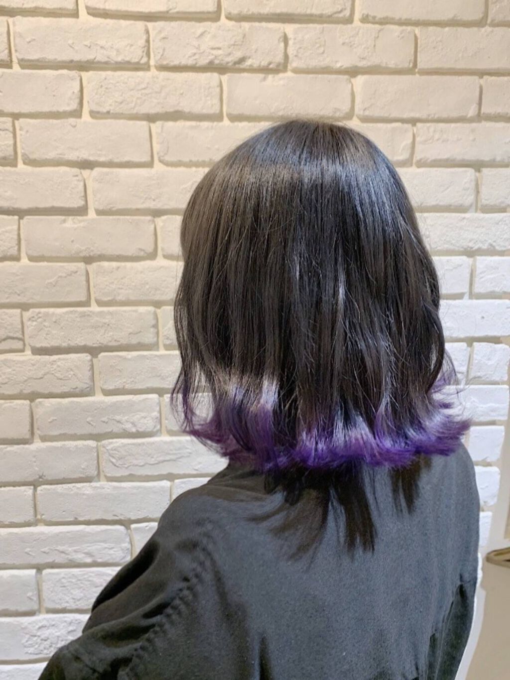 「黒髪ベースのグラデーションカラー×ミディアムヘアが可愛い！ロングやボブについても紹介」の画像（#342299）