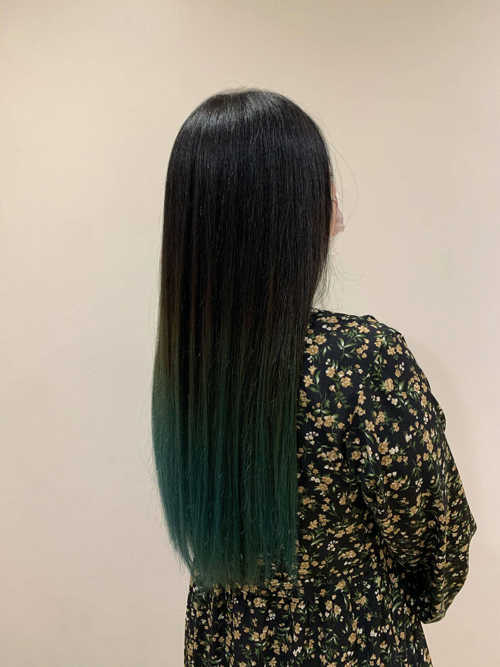 黒髪ベースのグラデーションカラー ミディアムヘアが可愛い ロングやボブについても紹介 Lips