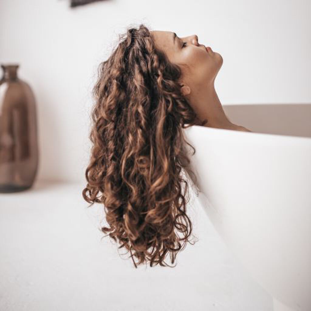 グレー系カラートリートメントの人気ランキングTOP3|【白髪・茶髪・黒髪】髪色別の染まり具合いもご紹介の画像