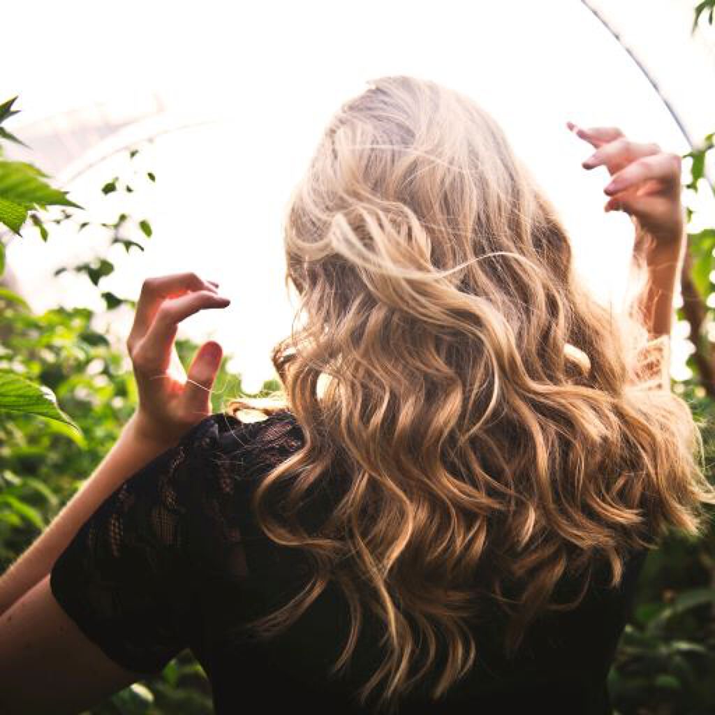 グレー系カラートリートメントの人気ランキングTOP3|【白髪・茶髪・黒髪】髪色別の染まり具合いもご紹介の画像